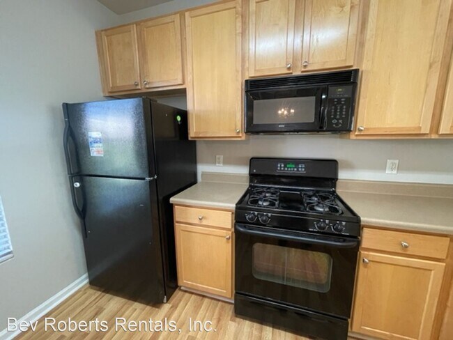 Building Photo - 3 br, 2.5 bath House - 804 Walnut Woods Drive