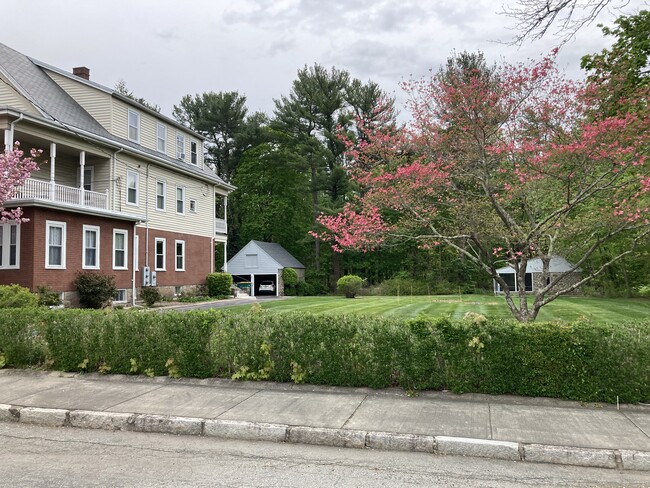 Building Photo - 48 Seaver St