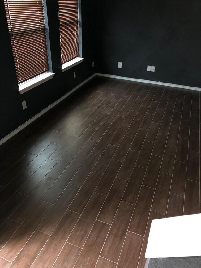 Foto del edificio - 9727 Sycamore Dr