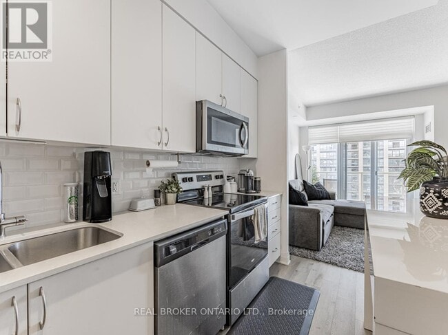 Photo du bâtiment - 3220-3220 Sheppard Ave E