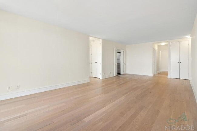 Building Photo - 3 bedroom in New York NY 10023