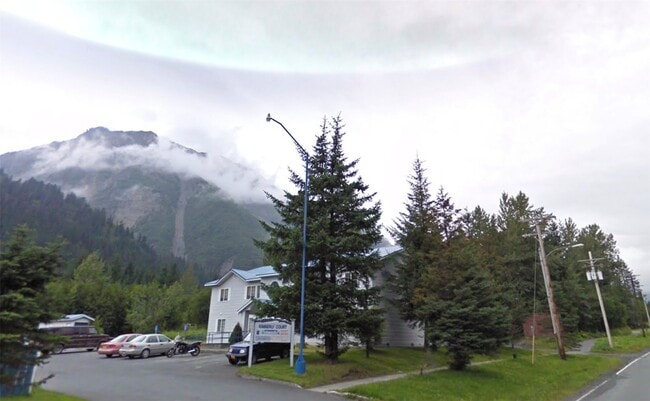 Building Photo - 1821 Swetmann Ave