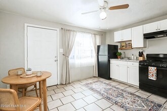 Building Photo - 302 W Flores St