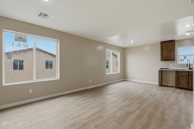 Foto del edificio - 6002 1/2 Pam McCall Drive Unit 4