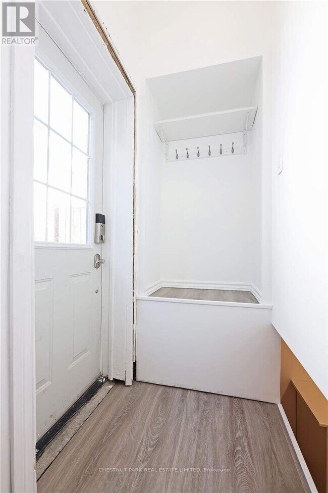 Photo du bâtiment - 15 Denison Rd W