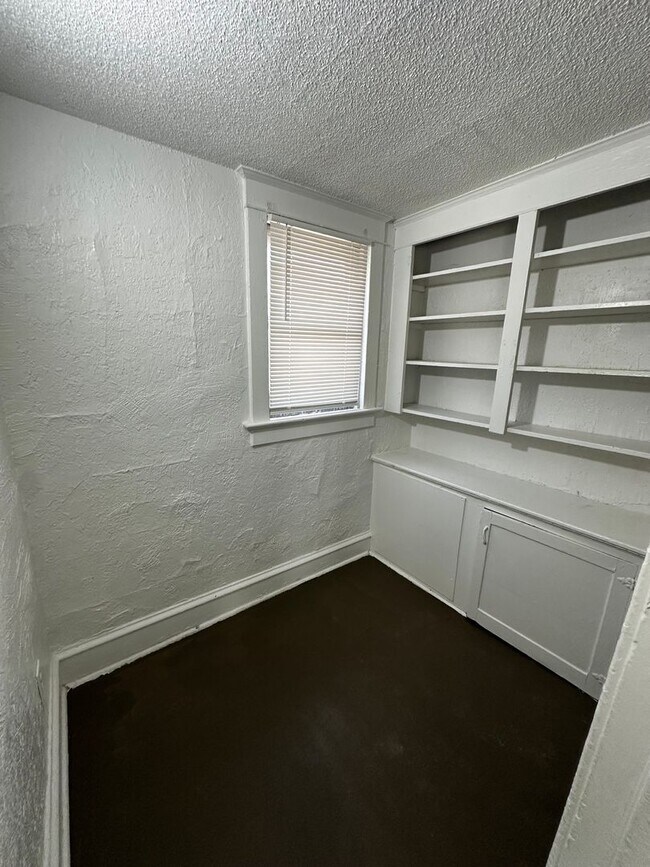 Building Photo - 3 bedroom 1 Bath Home