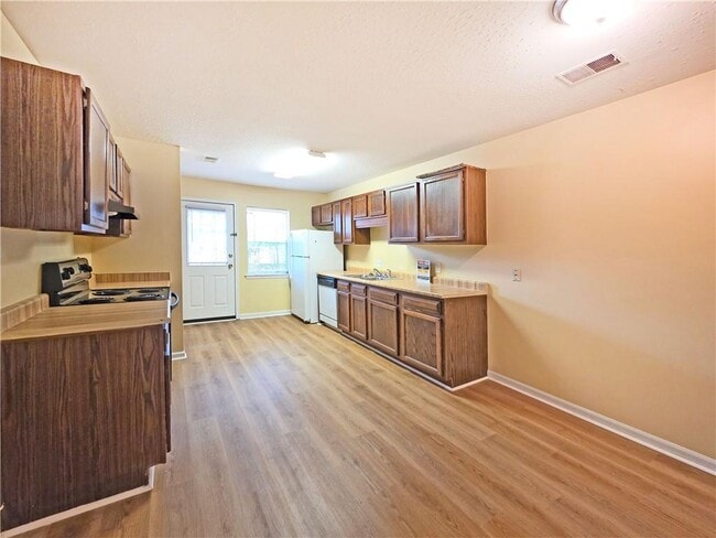 Building Photo - 107 Westland Ct SW