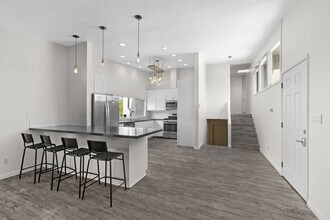 Building Photo - 5431 Mary Ln Dr