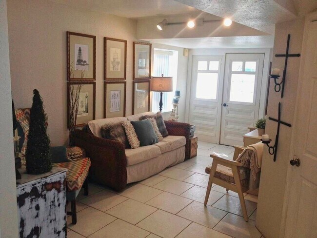 Building Photo - Cozy Beachside 2/1 with Private Yard—Steps from the Ocean