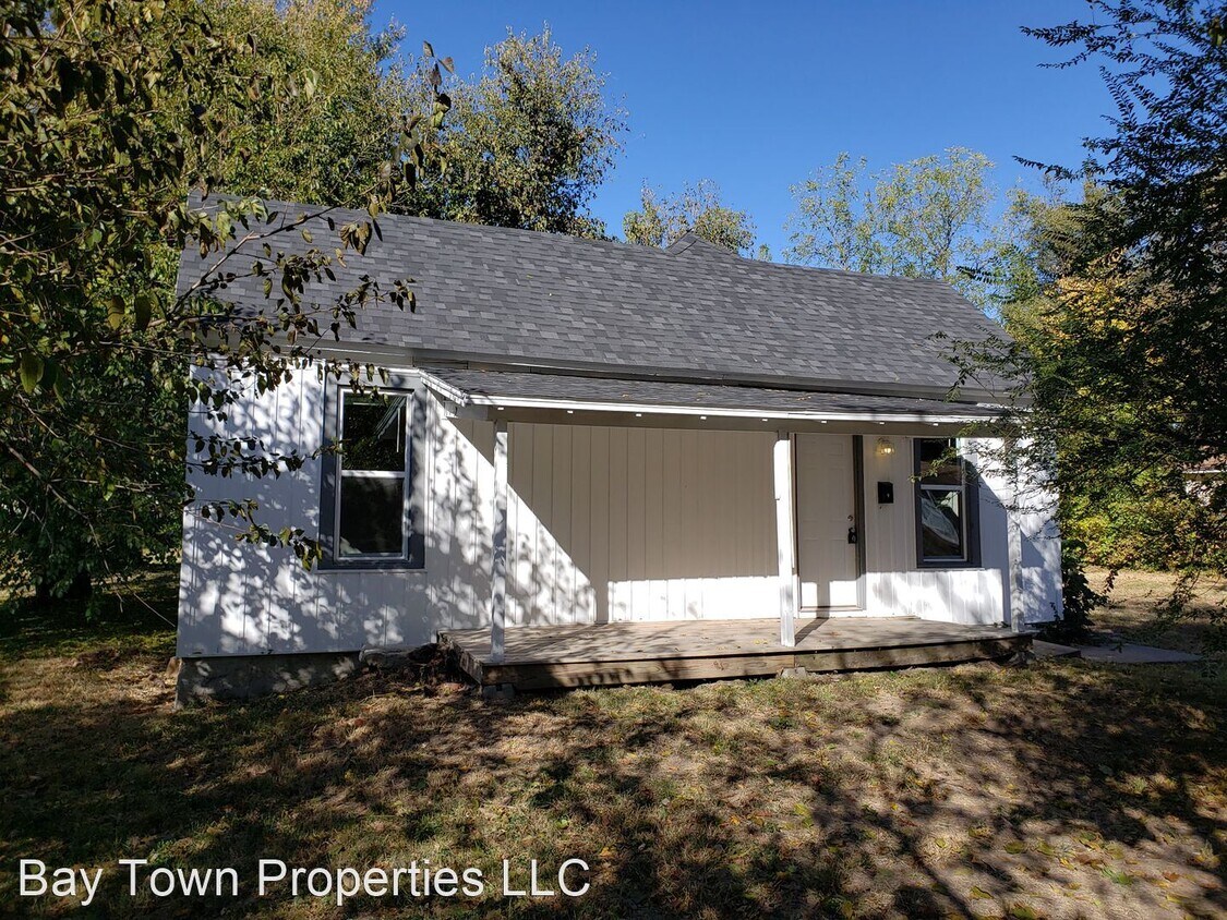 Primary Photo - 2 br, 1 bath House - 337 N Park Ave