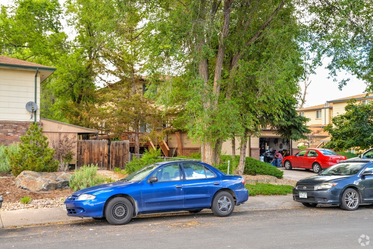 Building Photo - 212 E Longs Peak Ave