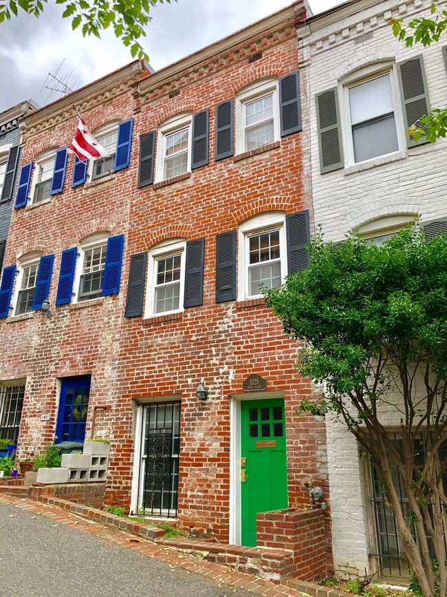 Foto del edificio - 1025 Cecil Pl NW