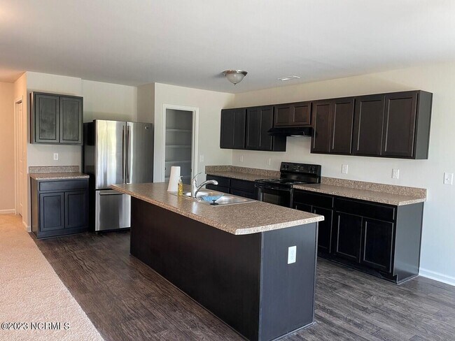 Building Photo - 1484 New Sun Dr SE