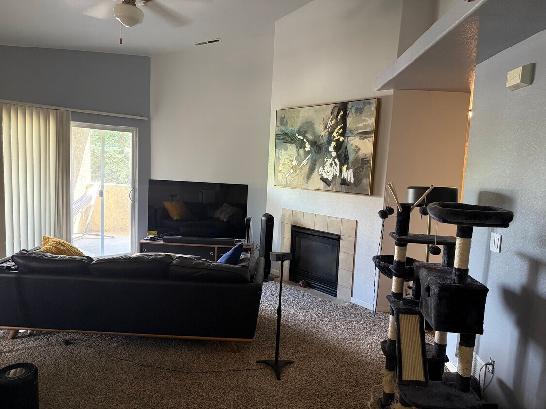 Foto del edificio - 7064 Ash Creek Heights