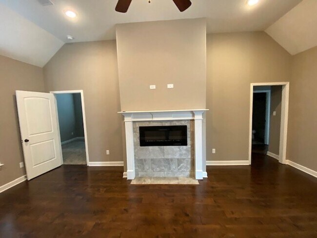 Building Photo - GlenCrossing8859