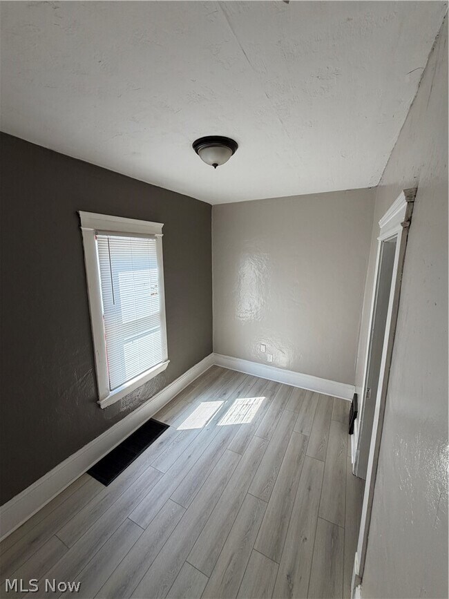 Building Photo - 3658 E 55th St