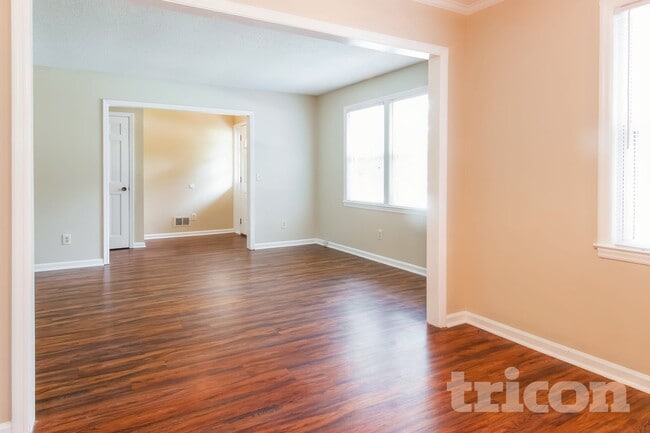 Foto del edificio - 208 Southampton Dr