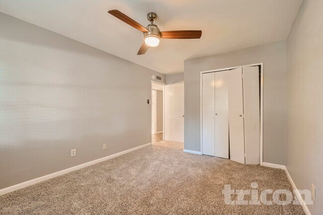 Foto del edificio - 6026 Lakecrest Dr