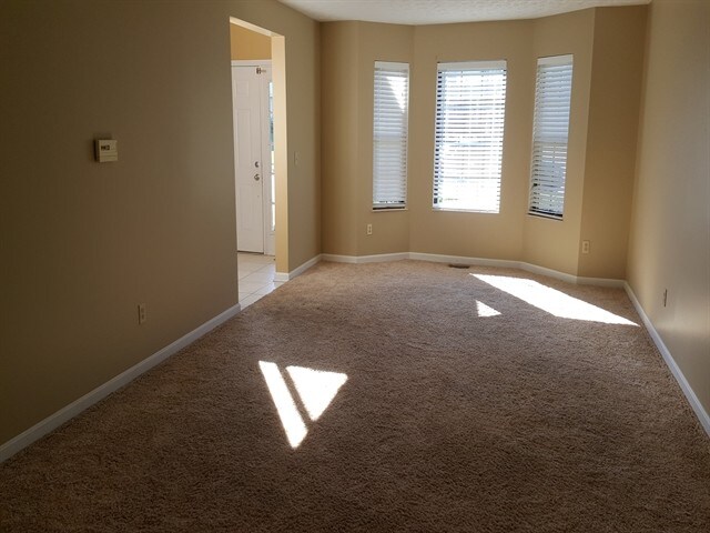 Building Photo - 680 Golf View Ct