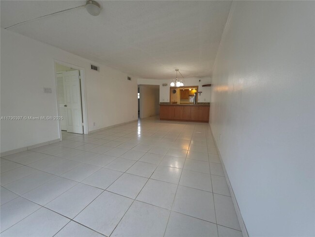 Foto del edificio - 8940 S Hollybrook Blvd