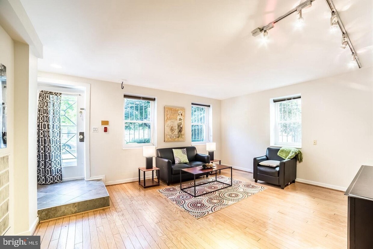 2611 Adams Mill Rd NW Unit T1, Washington, DC 20009 Apartment for