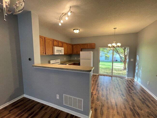 Foto del edificio - 1251 Hall Ln