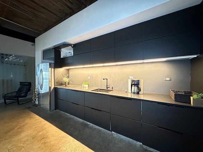Foto del edificio - 3134 W Carroll Ave