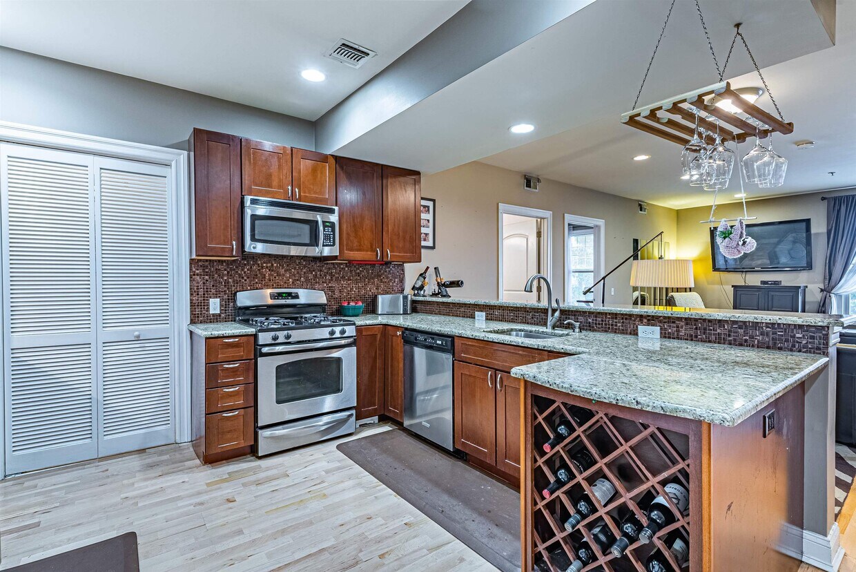 Foto principal - 7716 John F. Kennedy Blvd