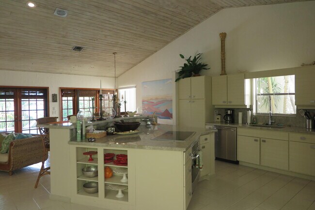 Building Photo - 22519 Esplanada Cir