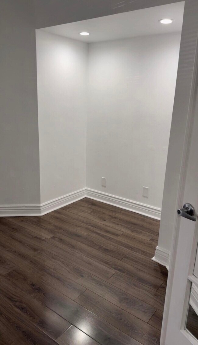 Foto del edificio - 7640 Forest Green Ln