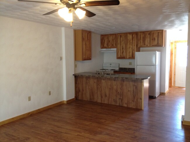 Foto del edificio - 1095 Lakeshore Dr