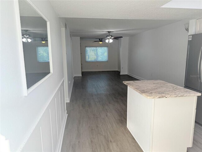 Foto del edificio - 1524 Lakeview Rd