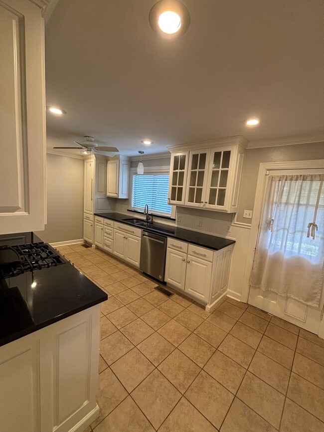 Foto del edificio - Updated 3 bedroom 1 bathroom Home in Kingw...