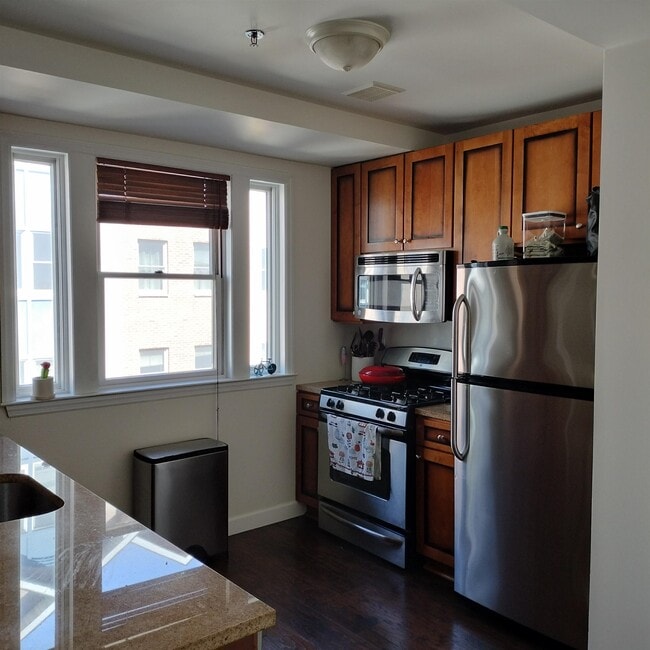 Building Photo - 620 38th St