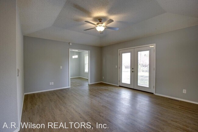 Building Photo - 3 br, 2 bath House - 1044 W. Lindberg St.