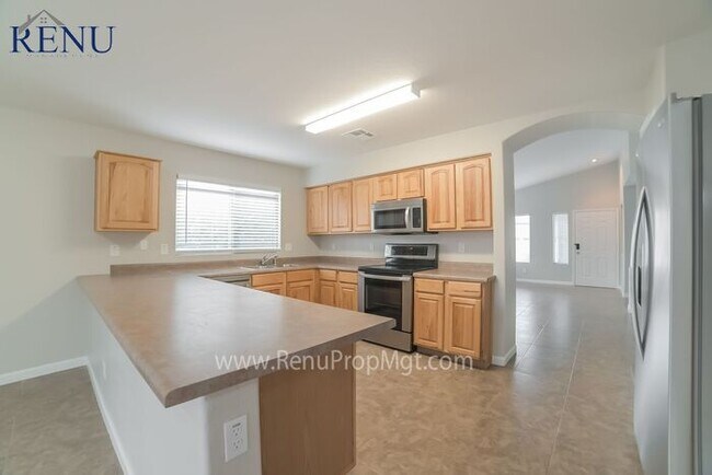 Building Photo - Available Now! Single Story 3 Bed, 2 Bath ...