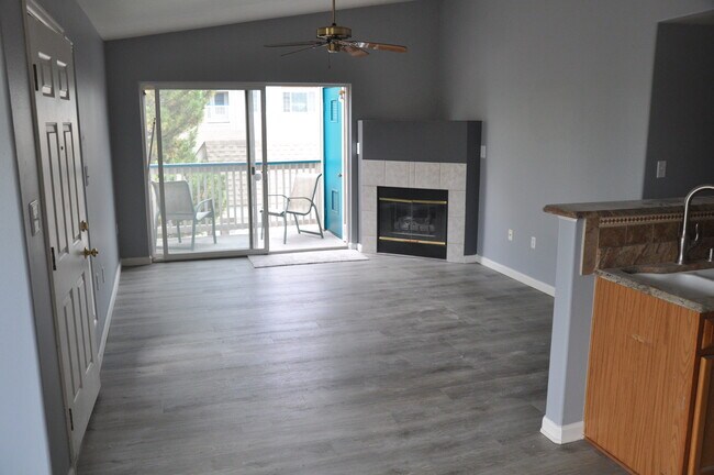 Building Photo - 8485 Pebble Creek Way