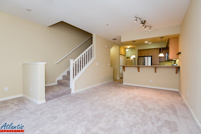 Foto del edificio - Japantown Townhouse | Stainless Steel Appliances | Central A/C