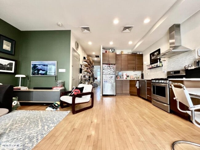 Building Photo - 2 bedroom in BROOKLYN NY 11222