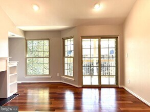 Building Photo - 3916 Penderview Dr