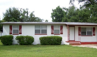 Building Photo - 8243 Hewitt St