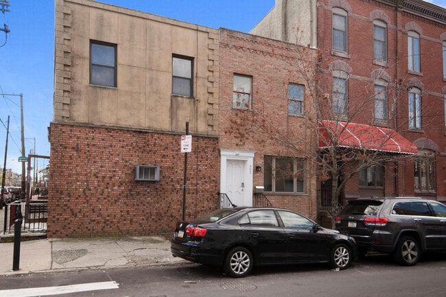 Building Photo - 802 Federal St