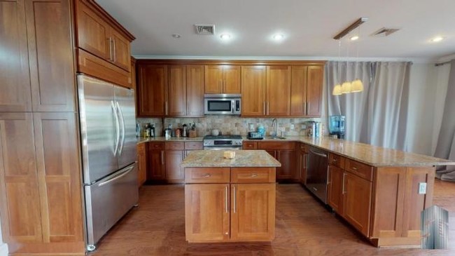 Foto del edificio - 4 bedroom in BROOKLYN NY 11234