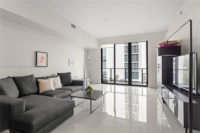 Foto del edificio - 2960 NE 207th St