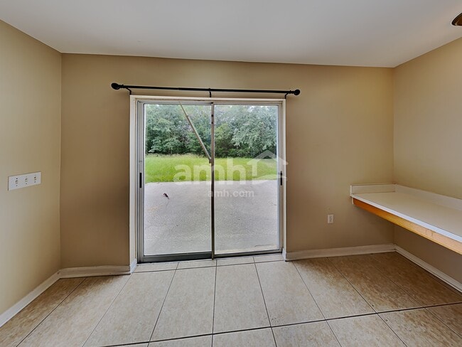 Building Photo - 30500 Birdhouse Dr