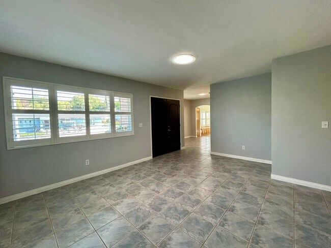 Foto del edificio - 4 Bed, 2 Bath in the Heart of Santee!