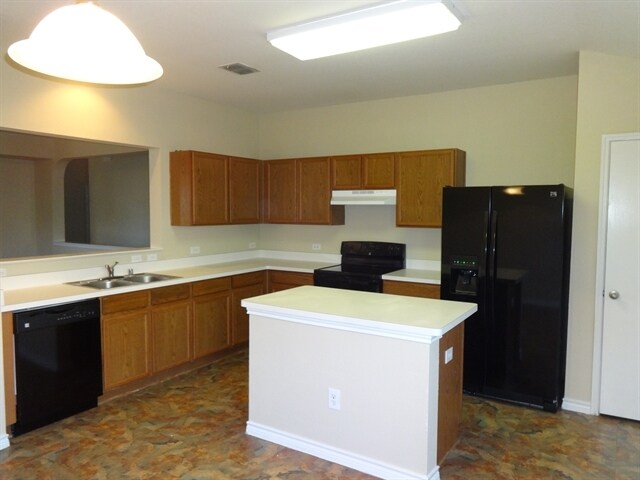 Building Photo - 820 Bee Creek Lane