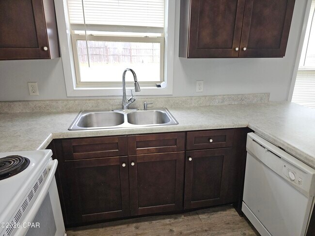 Foto del edificio - 5701 Lilly St