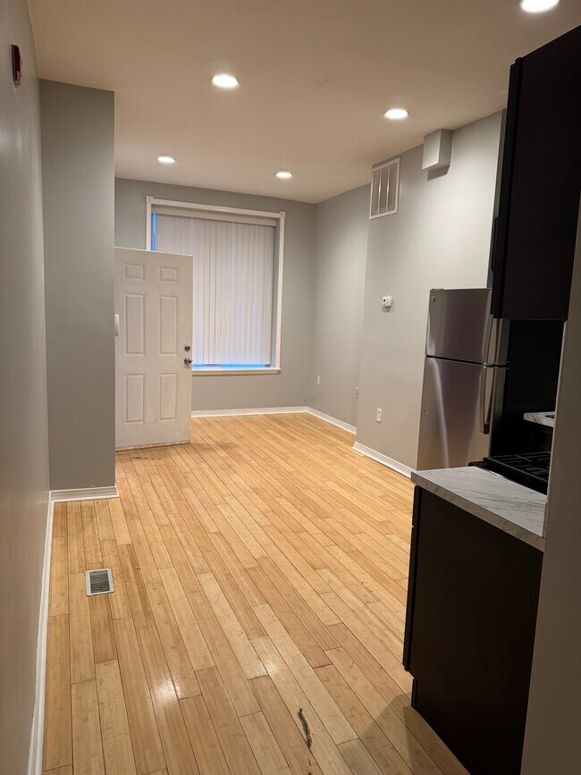 Living room - 3211 W Montgomery Ave
