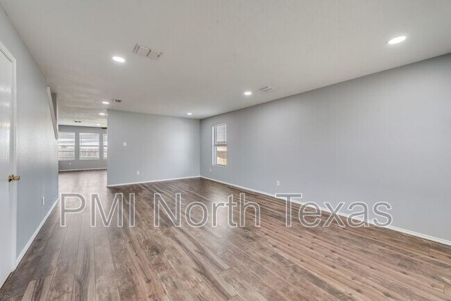 Foto del edificio - 2512 Brinlee Branch Ln